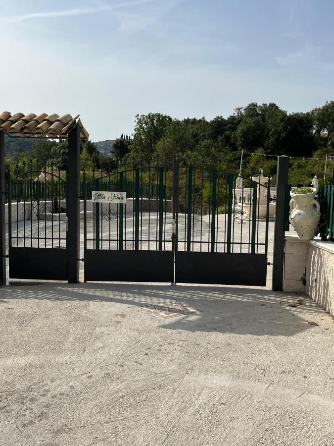 Villa Fiore - Piscina E Idromassaggio 伊特里 外观 照片