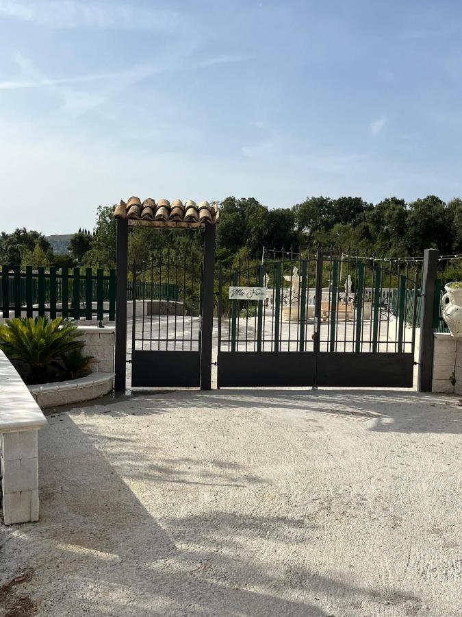 Villa Fiore - Piscina E Idromassaggio 伊特里 外观 照片